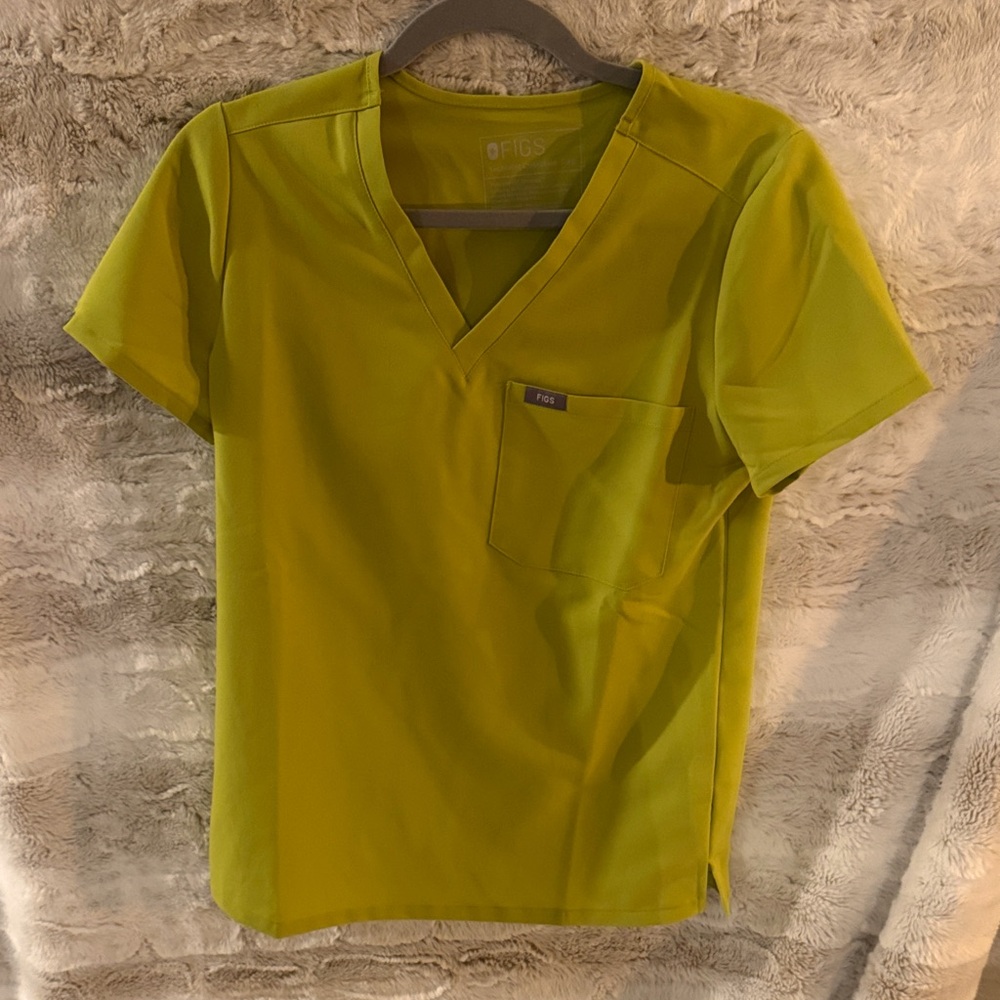 Figs Catarina scrub top in Limeaid 🍋‍🟩